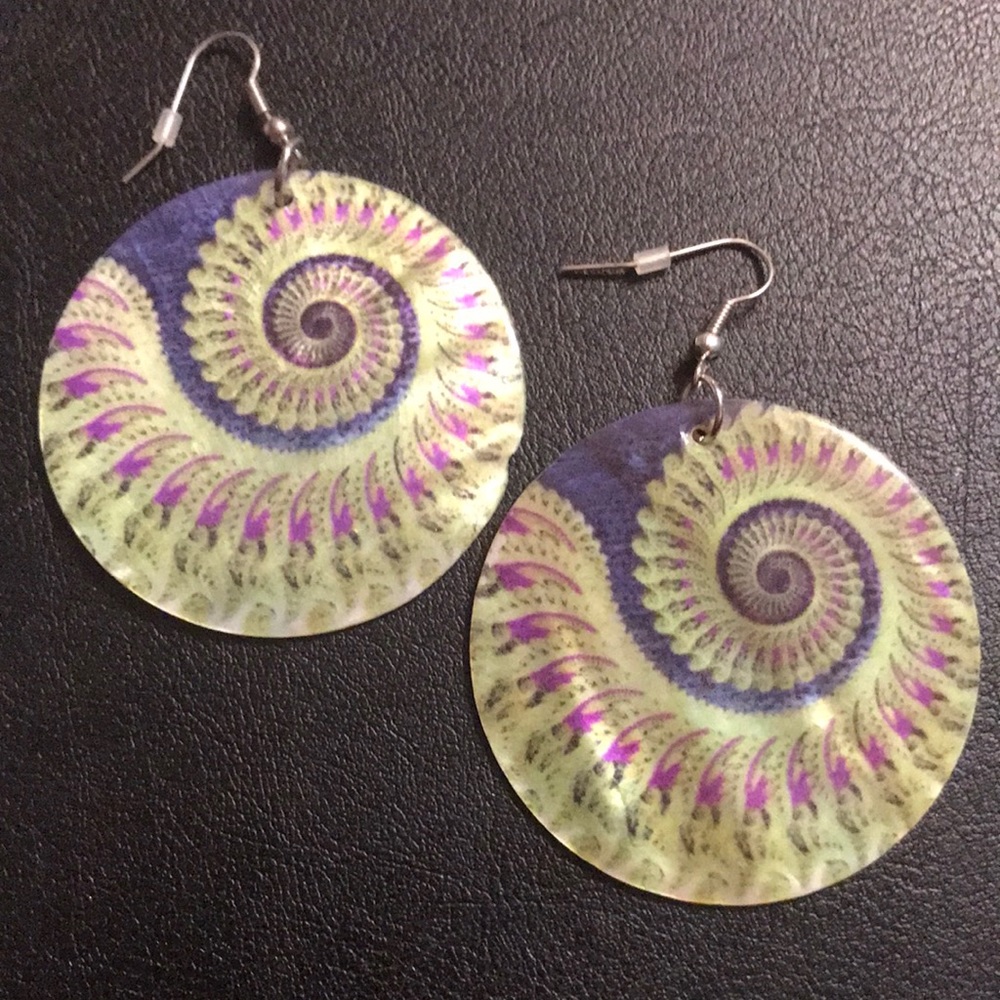 Shell earrings … A MUST SEE !!